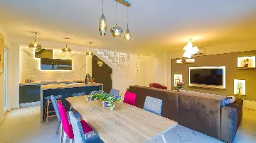 4-Bedroom Villa with Heated Pool in Kaštel Gomilica