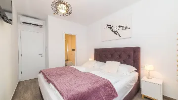 4-Bedroom Villa with Heated Pool in Kaštel Gomilica