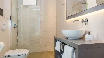 4-Bedroom Villa with Heated Pool in Kaštel Gomilica