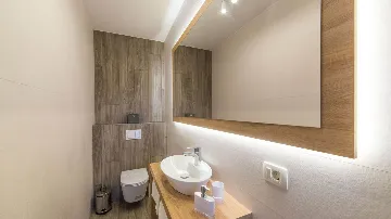 4-Bedroom Villa with Heated Pool in Kaštel Gomilica