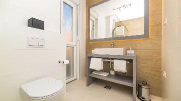 4-Bedroom Villa with Heated Pool in Kaštel Gomilica