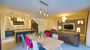 4-Bedroom Villa with Heated Pool in Kaštel Gomilica