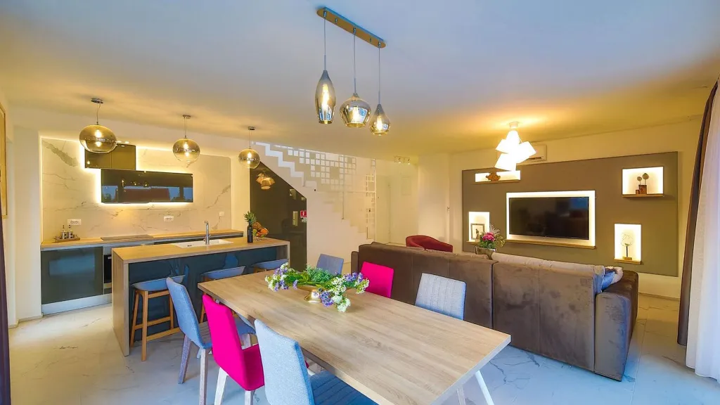 4-Bedroom Villa with Heated Pool in Kaštel Gomilica