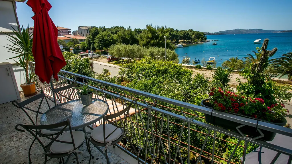 Trogir Apartment with Shared Pool for 7 Guests