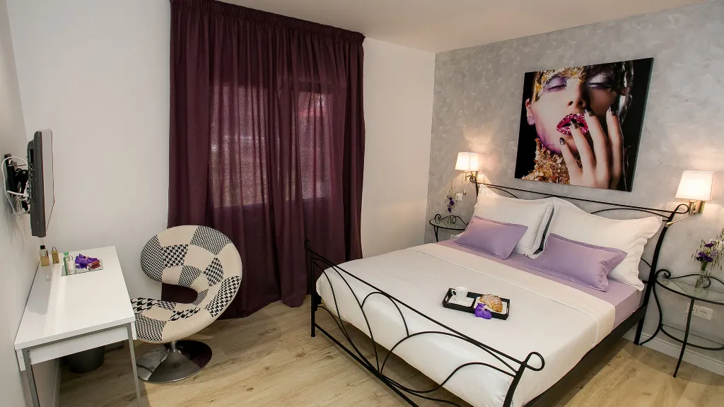 Trogir Apartment with Shared Pool for 7 Guests