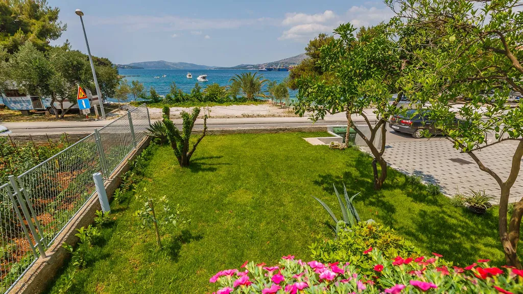 Trogir Apartment with Shared Pool for 7 Guests