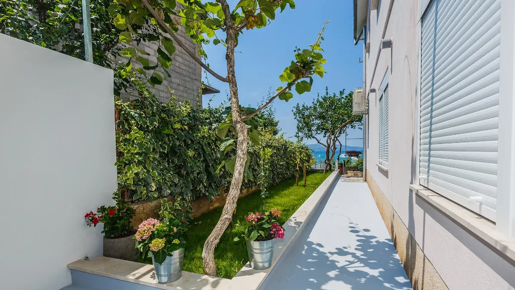 Trogir Apartment with Shared Pool for 7 Guests
