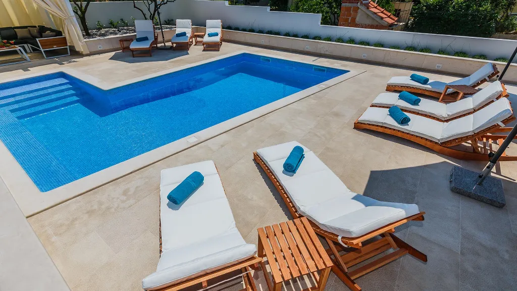 Trogir Apartment with Shared Pool for 7 Guests