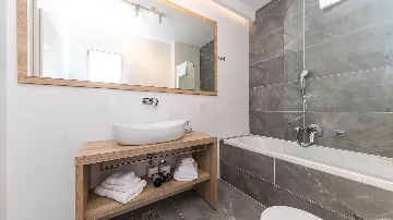 4-Bedroom Villa with Heated Pool in Kaštel Gomilica