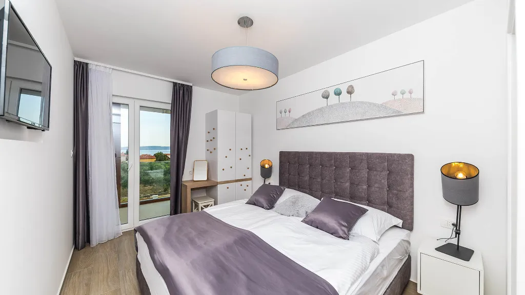 4-Bedroom Villa with Heated Pool in Kaštel Gomilica