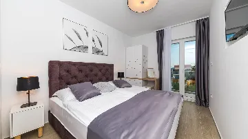 4-Bedroom Villa with Heated Pool in Kaštel Gomilica