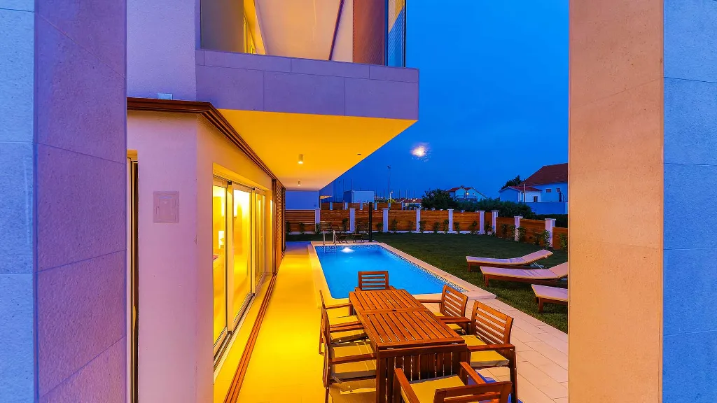 4-Bedroom Villa with Heated Pool in Kaštel Gomilica
