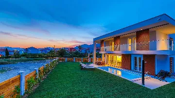 4-Bedroom Villa with Heated Pool in Kaštel Gomilica