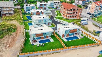 4-Bedroom Villa with Heated Pool in Kaštel Gomilica