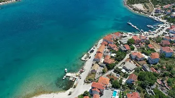 Beachfront Villa for 8 Guests in Vinišće