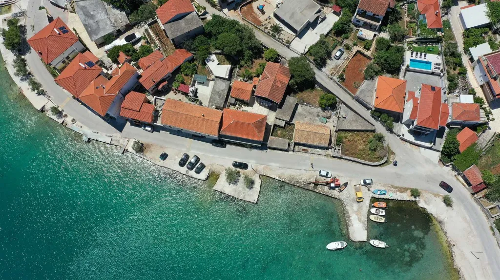 Beachfront Villa for 8 Guests in Vinišće