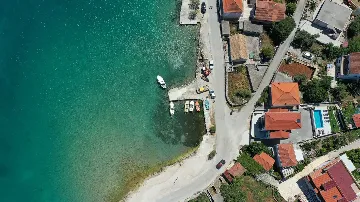 Beachfront Villa for 8 Guests in Vinišće
