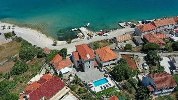 Beachfront Villa for 8 Guests in Vinišće