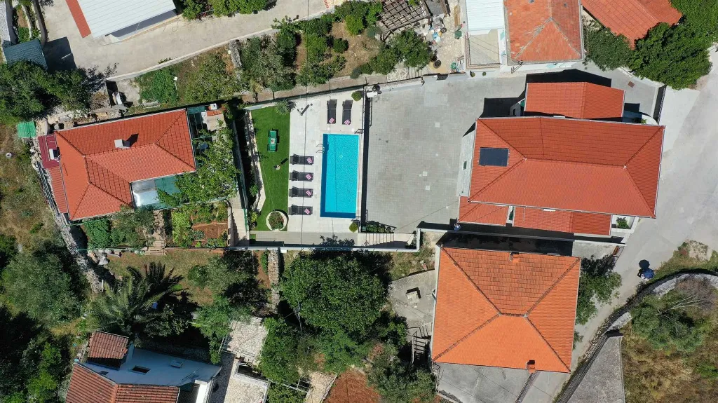 Beachfront Villa for 8 Guests in Vinišće
