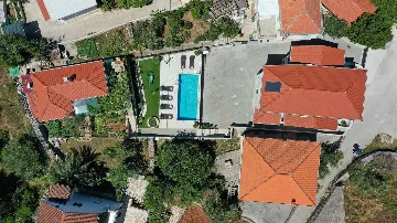 Beachfront Villa for 8 Guests in Vinišće