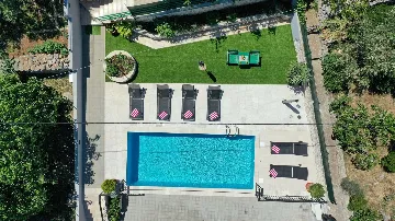 Beachfront Villa for 8 Guests in Vinišće