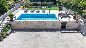 Beachfront Villa for 8 Guests in Vinišće