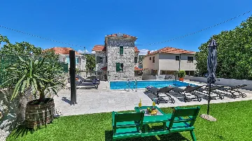 Beachfront Villa for 8 Guests in Vinišće
