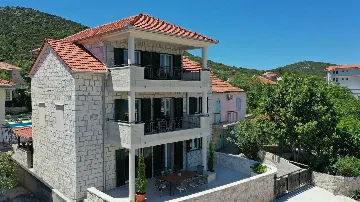 Beachfront Villa for 8 Guests in Vinišće