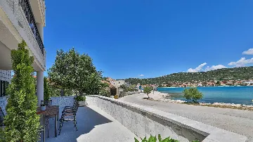 Beachfront Villa for 8 Guests in Vinišće