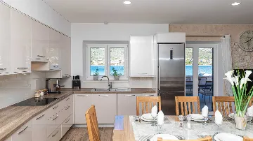 Beachfront Villa for 8 Guests in Vinišće