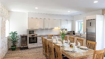 Beachfront Villa for 8 Guests in Vinišće