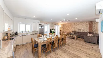 Beachfront Villa for 8 Guests in Vinišće