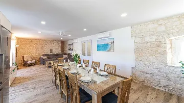 Beachfront Villa for 8 Guests in Vinišće