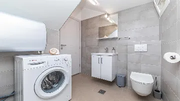 Beachfront Villa for 8 Guests in Vinišće