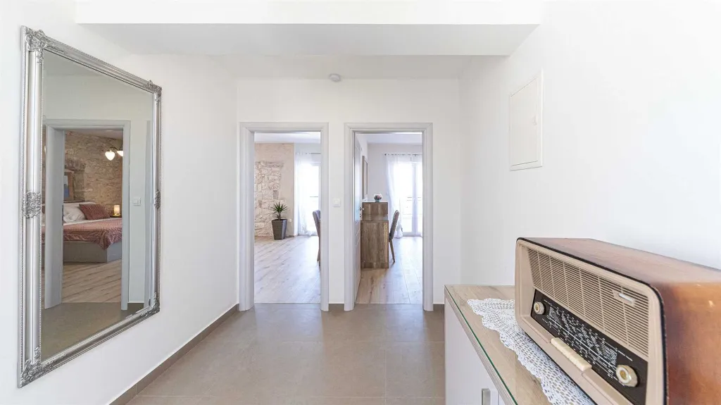 Beachfront Villa for 8 Guests in Vinišće