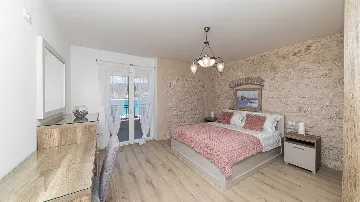 Beachfront Villa for 8 Guests in Vinišće