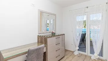 Beachfront Villa for 8 Guests in Vinišće