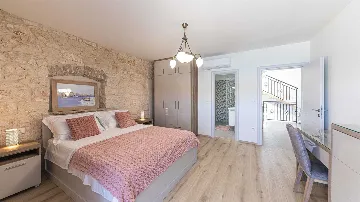 Beachfront Villa for 8 Guests in Vinišće