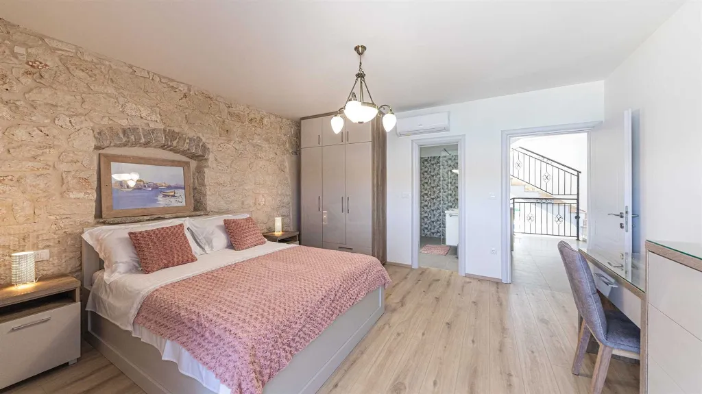 Beachfront Villa for 8 Guests in Vinišće