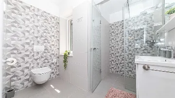 Beachfront Villa for 8 Guests in Vinišće