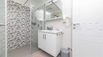 Beachfront Villa for 8 Guests in Vinišće