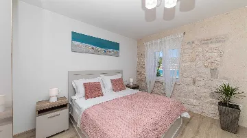 Beachfront Villa for 8 Guests in Vinišće