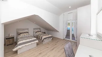 Beachfront Villa for 8 Guests in Vinišće