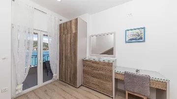 Beachfront Villa for 8 Guests in Vinišće