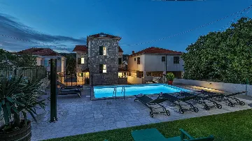 Beachfront Villa for 8 Guests in Vinišće