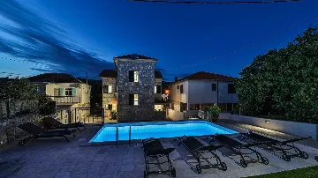 Beachfront Villa for 8 Guests in Vinišće