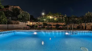 Beachfront Villa for 8 Guests in Vinišće