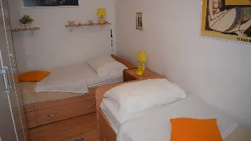 Apartment with Balcony in Okrug Gornji