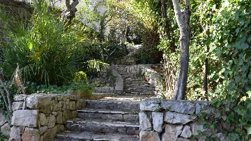 Apartment with Balcony in Okrug Gornji