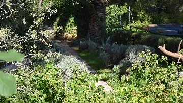 Apartment with Balcony in Okrug Gornji